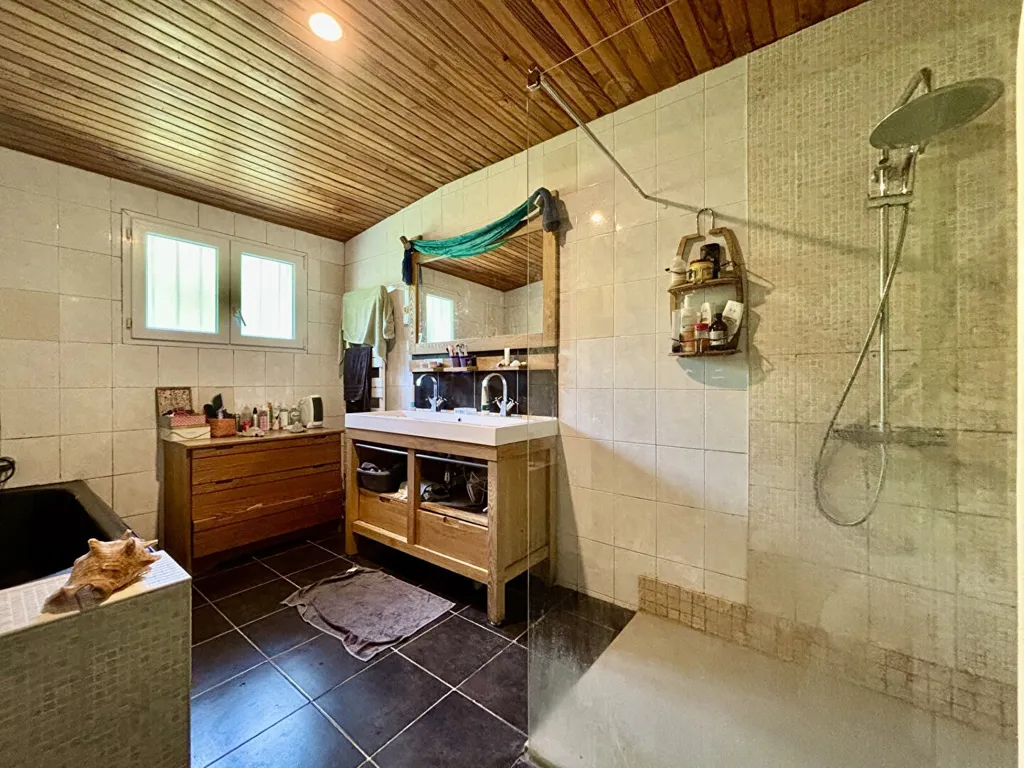 Bathrooms - Charmant House with Pool in Saint Nazaire
