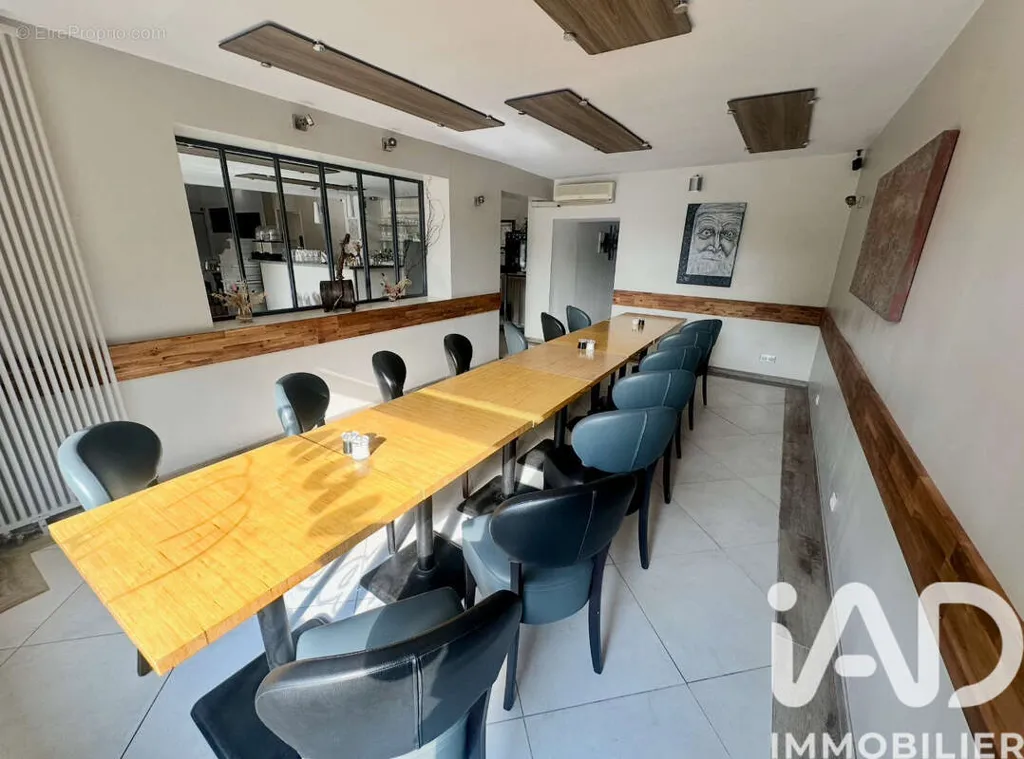 Dining Room - Restaurant with Terrace in Saint-Germain-Les-Arpajon