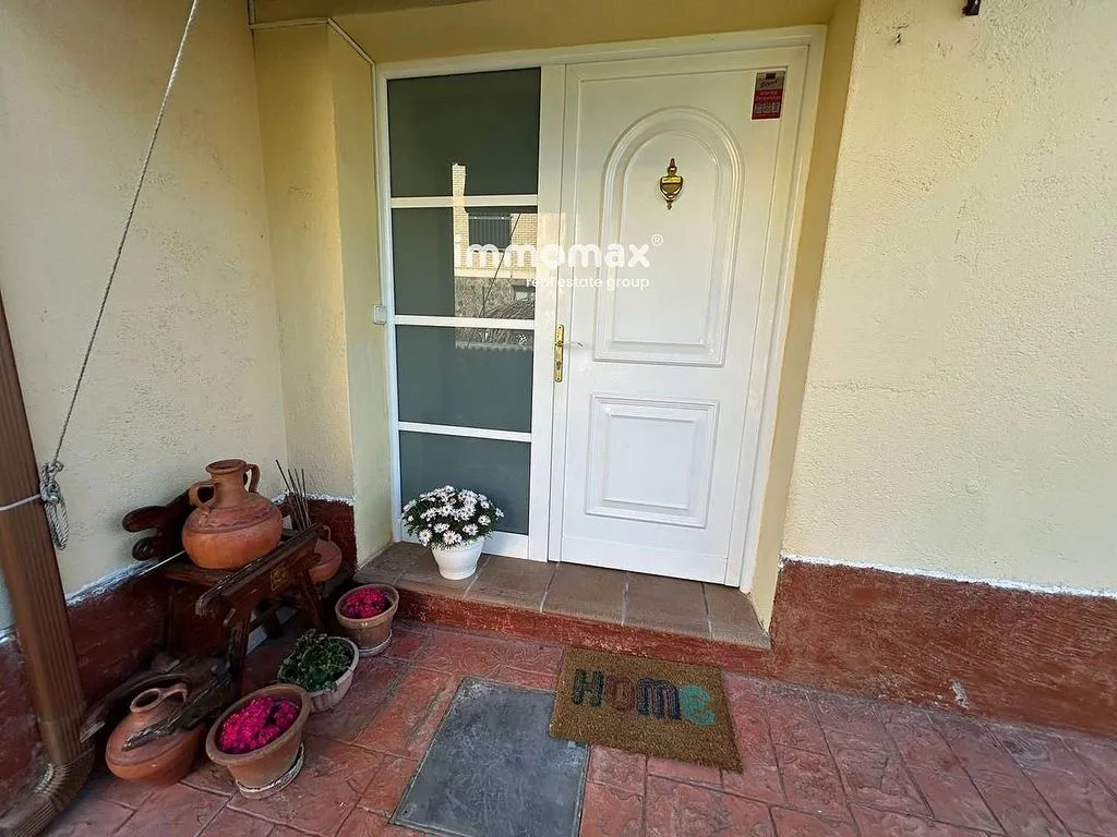 Entrée - Chalet with Garden and Garage in Palau-solità i Plegamans