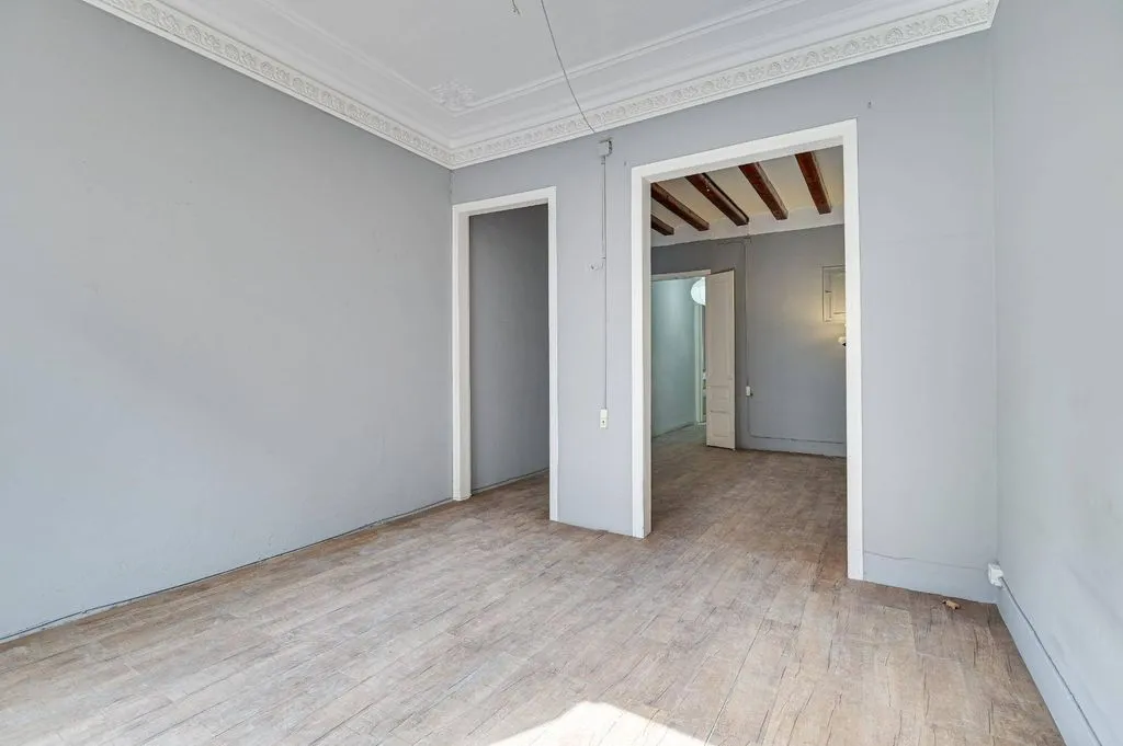 Toad - Luxury Apartment for Renovation in Eixample, Barcelona