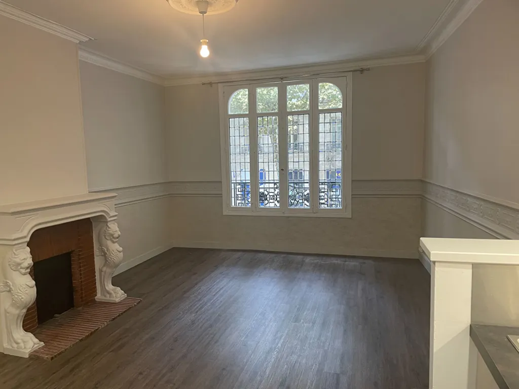 Séjour - Appartement Refait à Neuf au Centre de Saintes