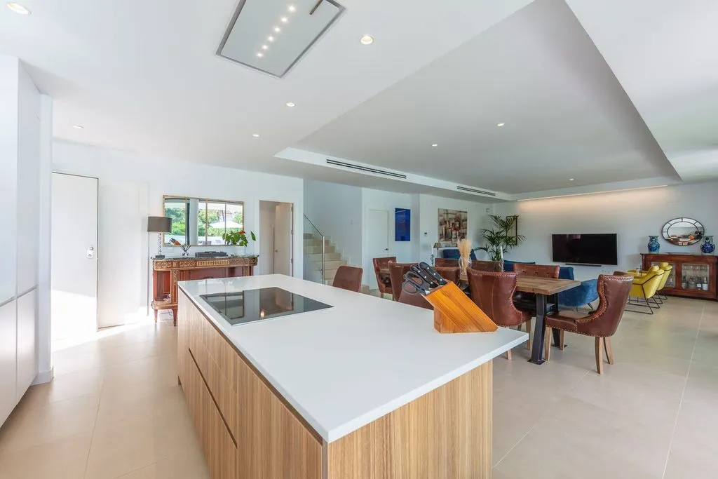 Cuisine - Contemporary Villa with Sea View in La Duquesa