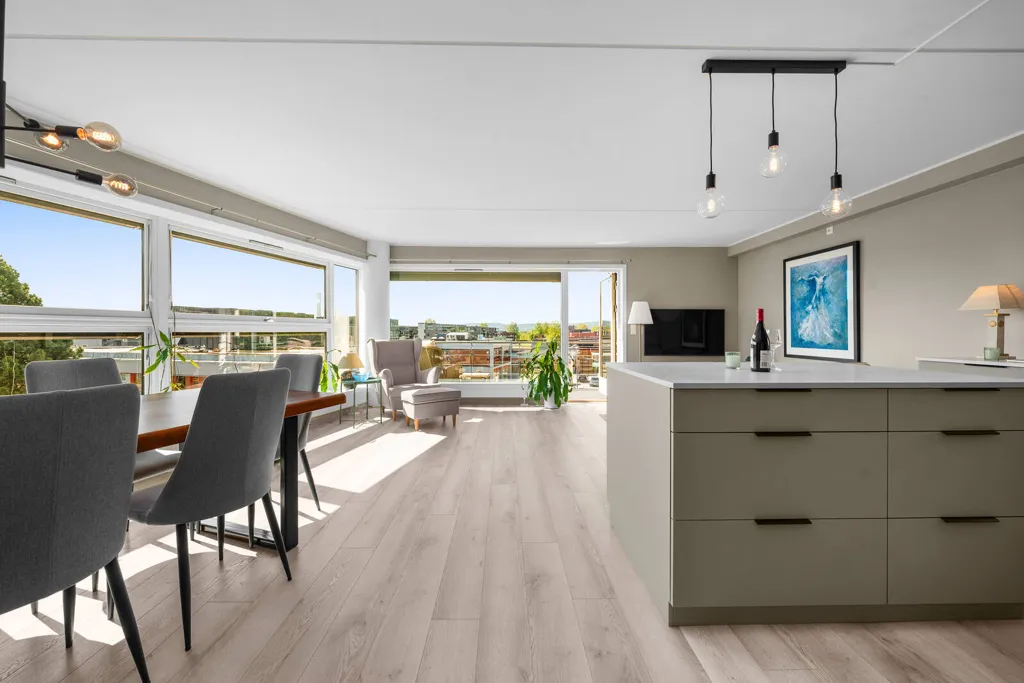 Söögituba - Modern 4-Bedroom Flat in Nannestad