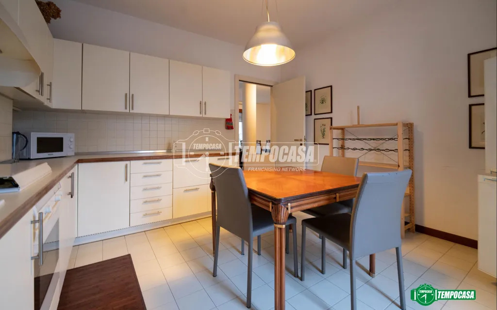 Salle à manger - Mansard Apartment with Balcony in Mariano Comense