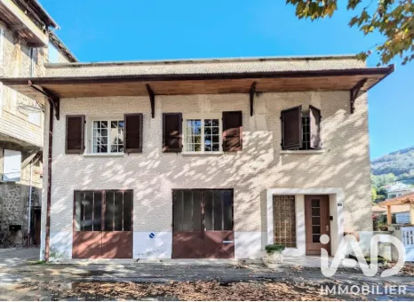 Extérieur - Maison de Caractère avec Terrasse à Satillieu