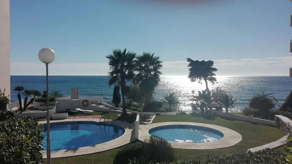 Terrass - First-Line Beach Apartment with Pool in Ur Algaida