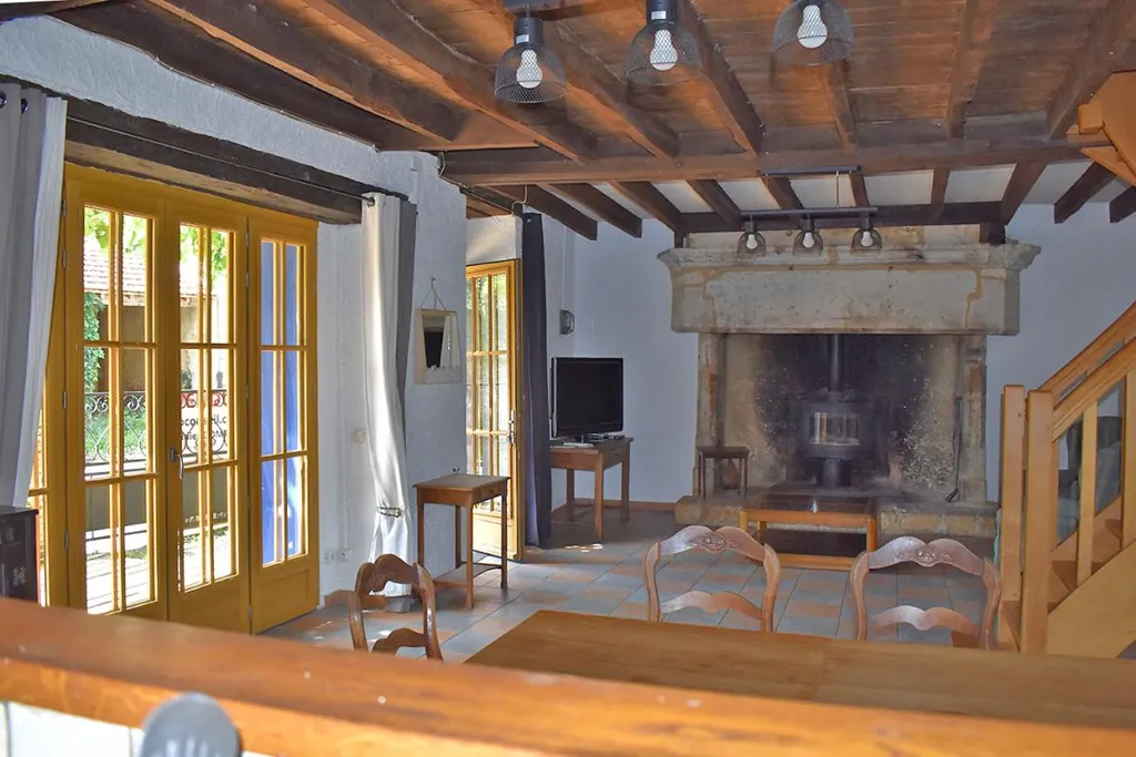 Elutuba - Rustic Stone House with Garden in Salignac-Eyvignes