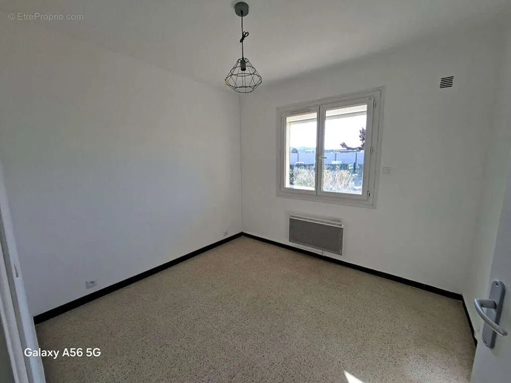 Zimmer - Apartment with Private Garden in La Valette-du-Var