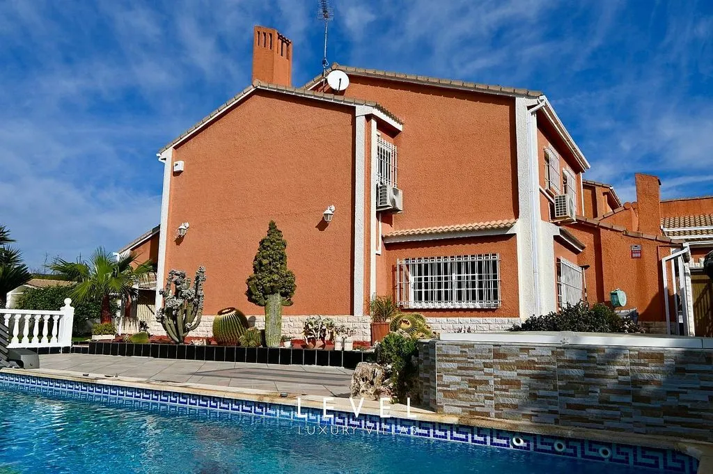 Piscine - Chalet with Pool in San Antonio de Benagéber