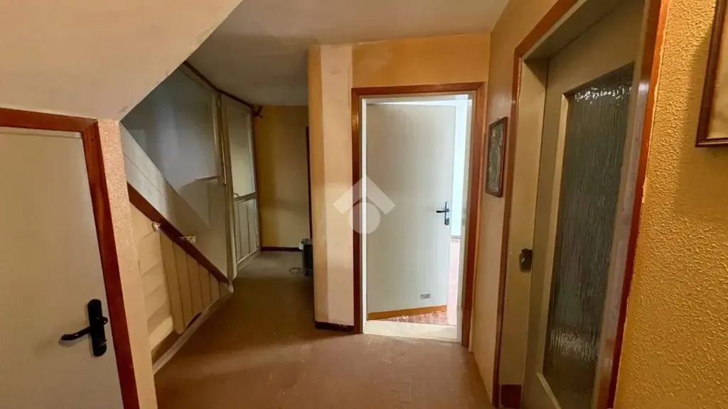 Esik - Semi-detached House with Balcony in Bossico