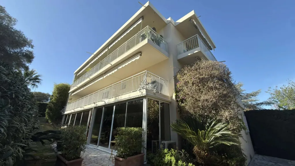 Exterior - Luxury Apartment with Terrace in Cap d’Antibes
