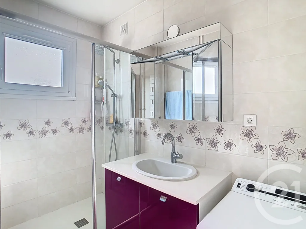 Salles de bain - Maison Familiale avec Jardin à Thiais