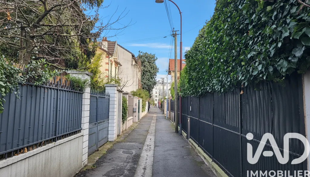 Välivaade - Exceptional 10-Piece House with Pool in Colombes