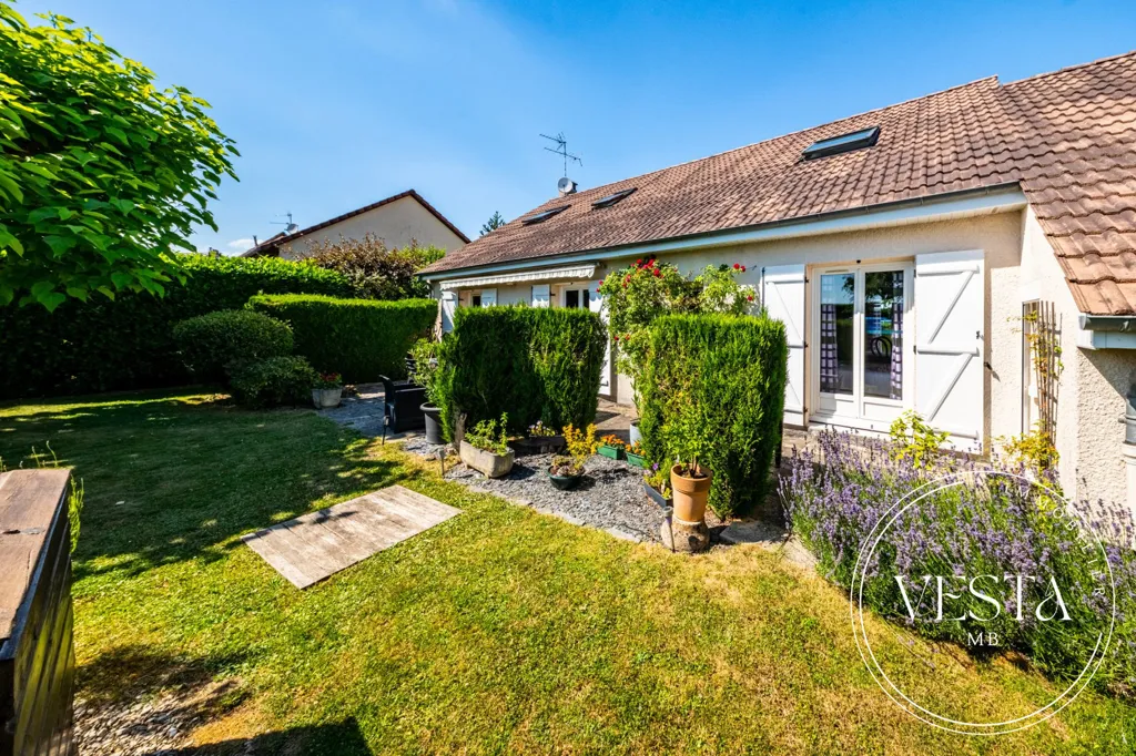 Aed - Spacious House with Pool in Couternon