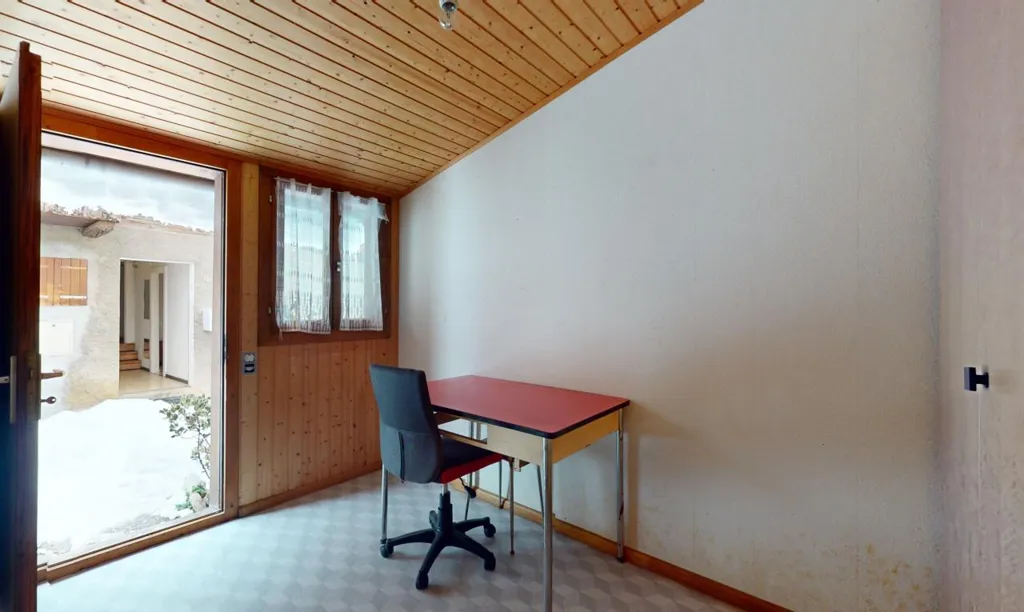Office - Charming Apartment with Unobstructed View in Daillon