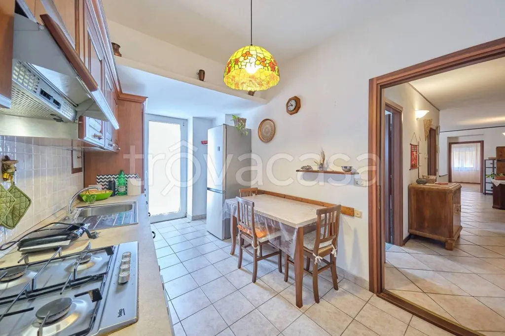 Cuisine - Trilocale with Balcony in Central Trieste
