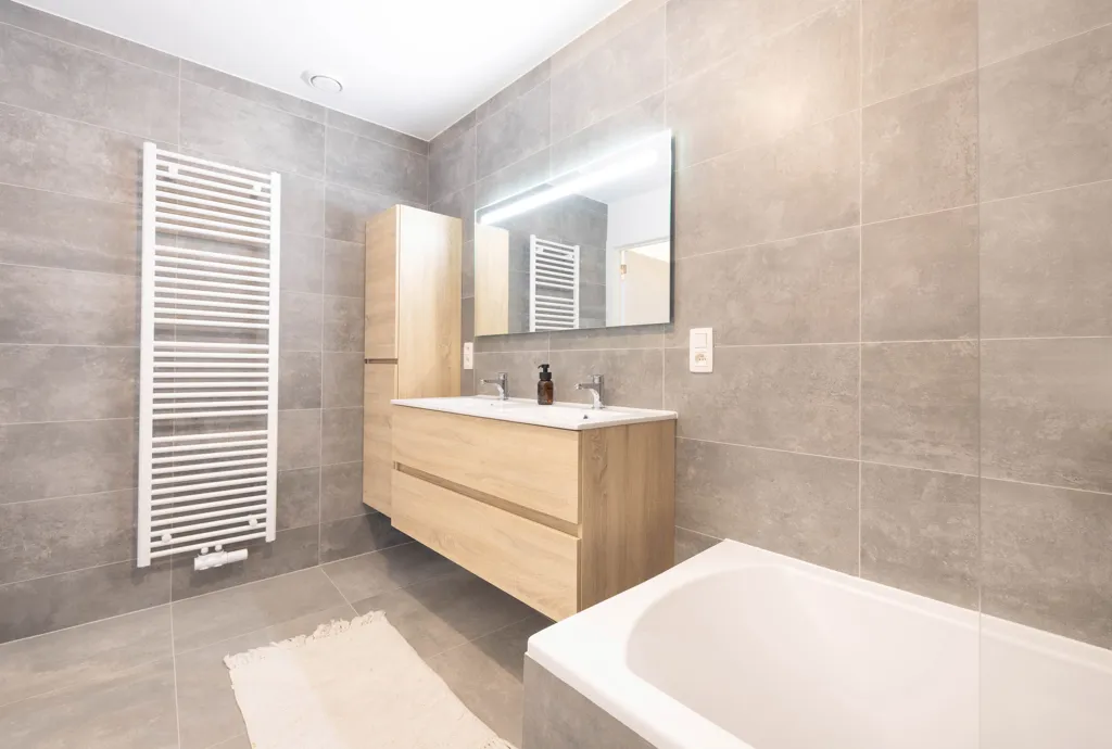 Vannitoad - Newly Built Apartment with Solar Panels in Laeken