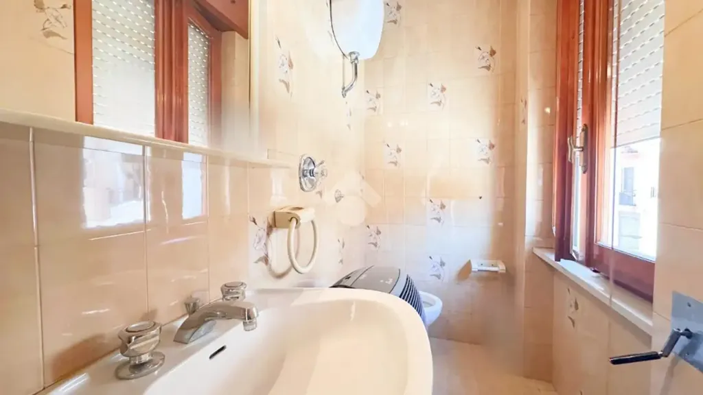 Salles de bain - Corner Apartment with Balcony in San Severo