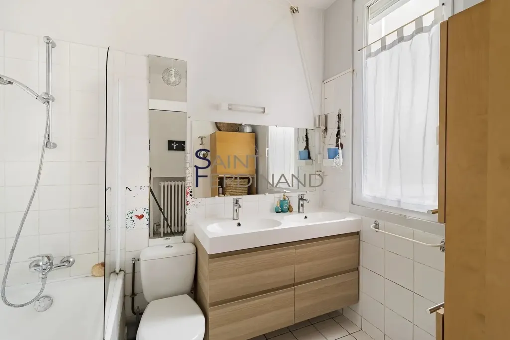 Vannitoad - Luxury Duplex Flat with City View in Monceau