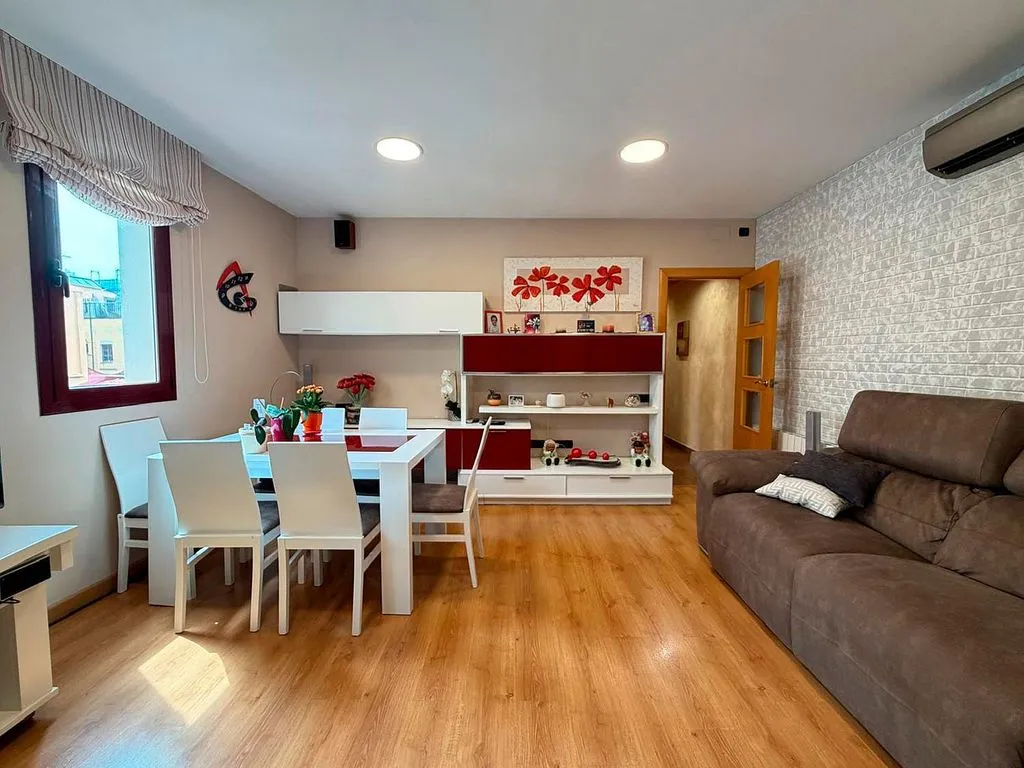 Sala da pranzo - Bright Apartment with Air Conditioning in Sant Pere