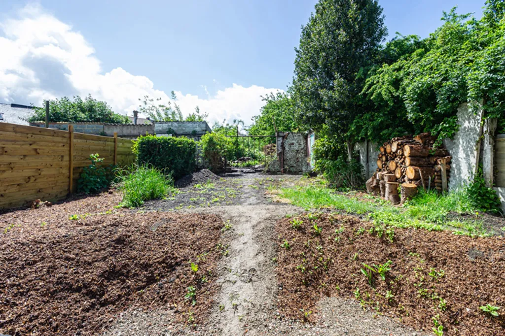 Aed - House with Renovation Potential in Frameries