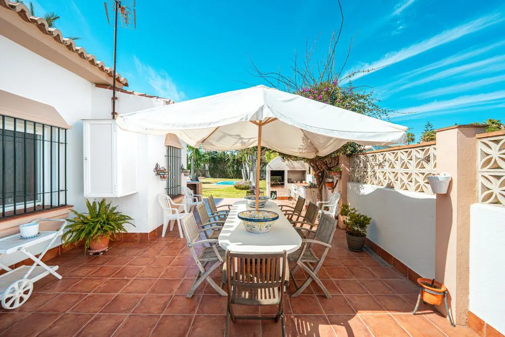 Terrasse - Beachfront Villa with Sea View in Marbella East