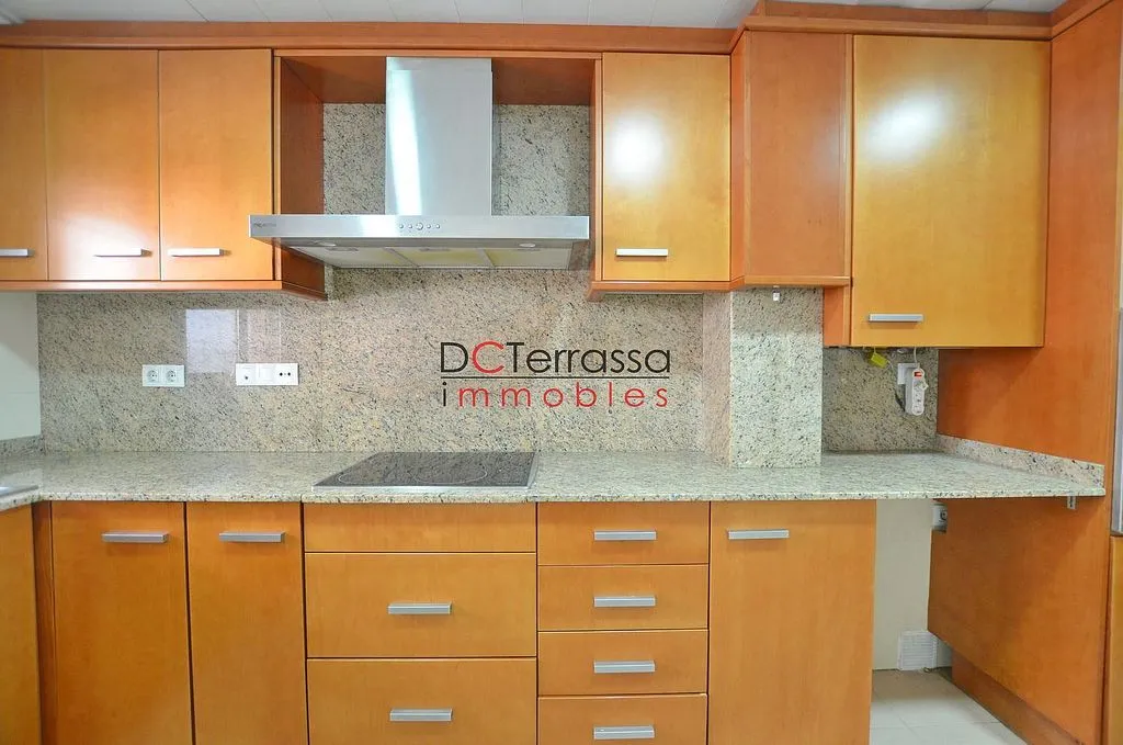 Kitchen - Apartment with Balcony in Vallparadís, Terrassa