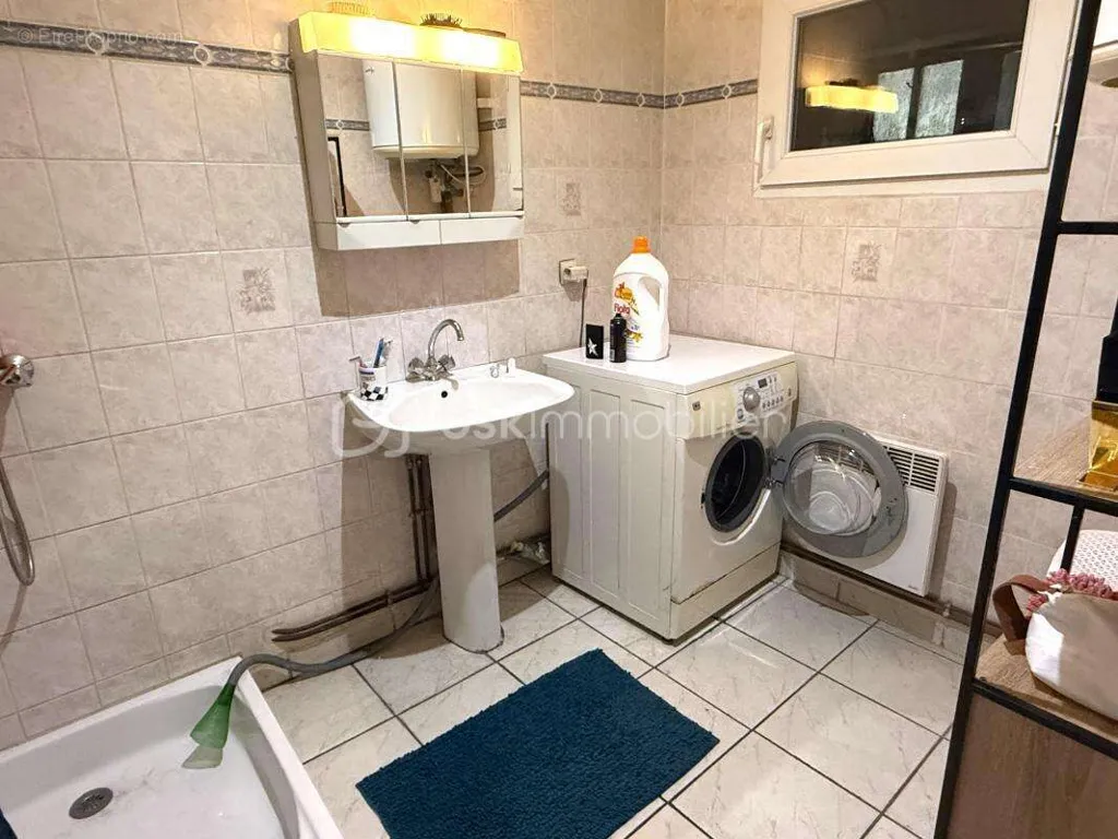 Bagni - Commercial Space with Apartment in Jonzac Centre