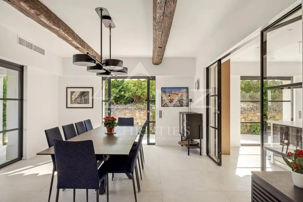 Söögituba - 5-Bedroom Villa with Sea View in Mougins