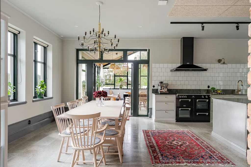 Söögituba - Modern Farmhouse with Pool near Norrköping