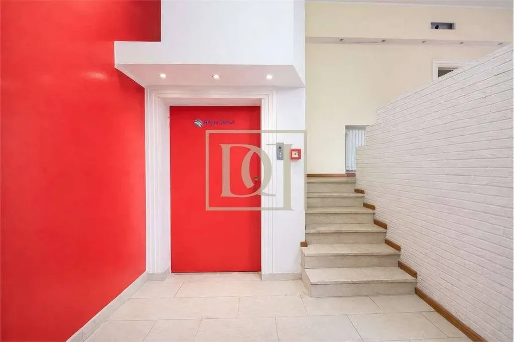 Entrée - Two-Level Office in Central Milan