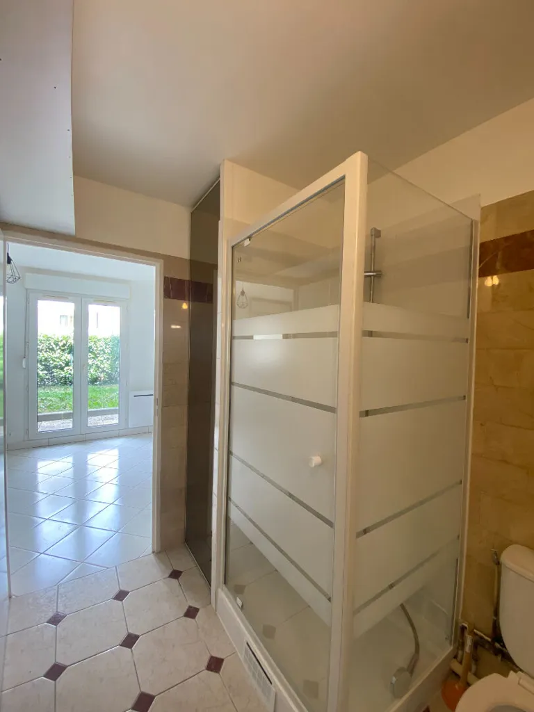 Salles de bain - Studio Centre-Ville avec Jardin à Montgeron