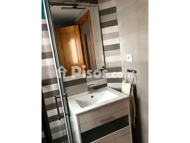 Salles de bain - Furnished Flat with South-West View in Centre