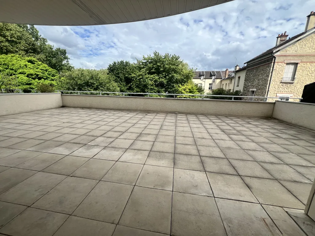 Terrass - Apartment with Terrace in Courlancy