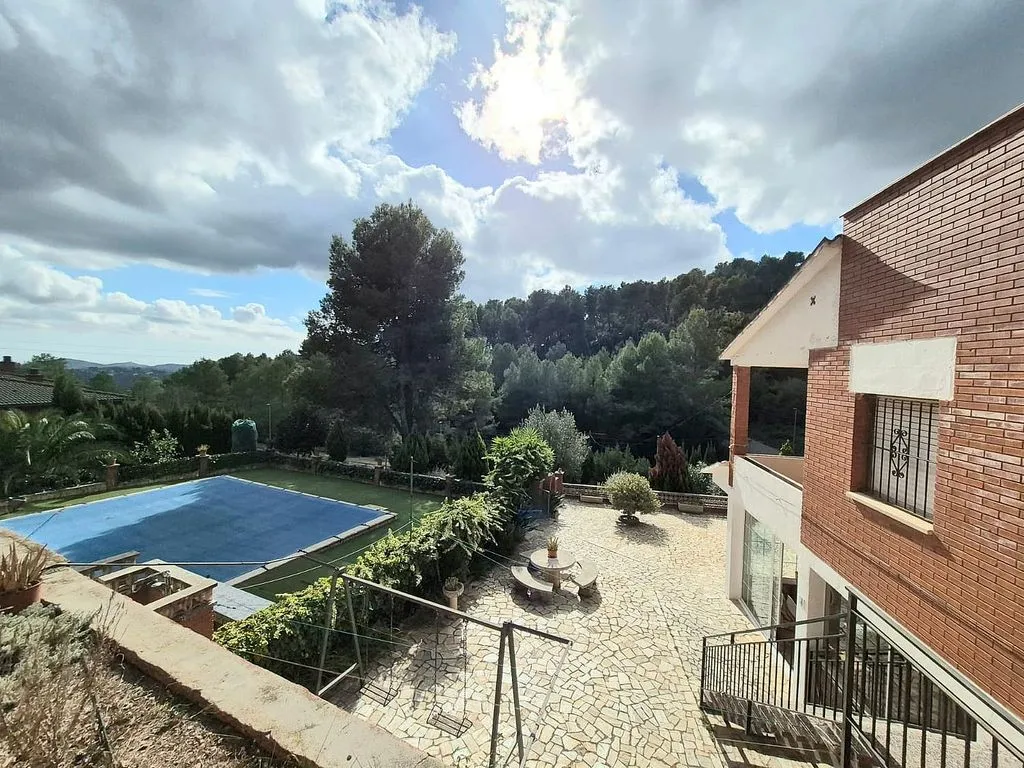 Bassein - Chalet with Pool and Terrace in Cervelló