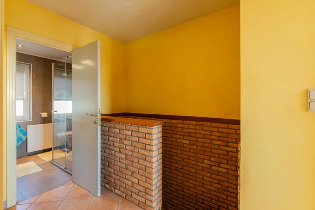 hallway_entrance
