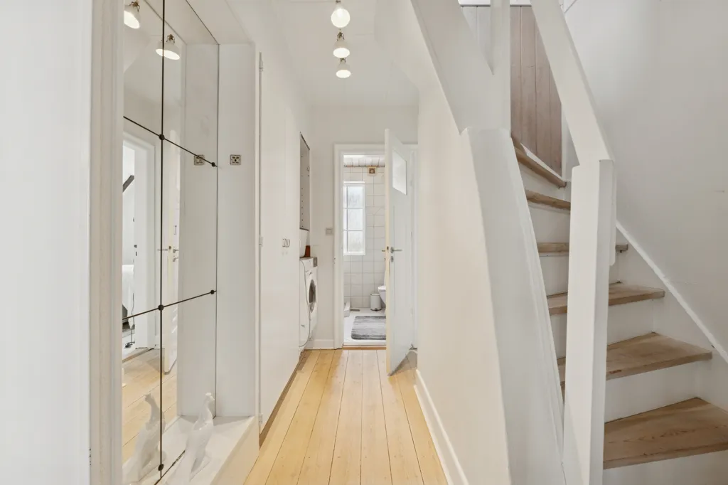Hallway - Light-Filled Apartment with Balcony in Odense M