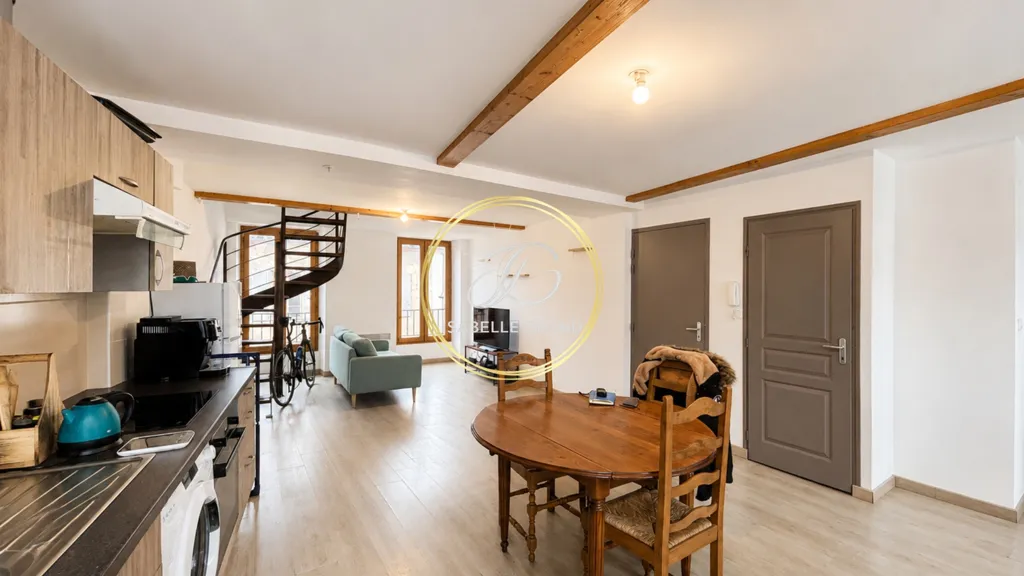 Söögituba - 3-Bedroom Apartment with City Centre View in Prades