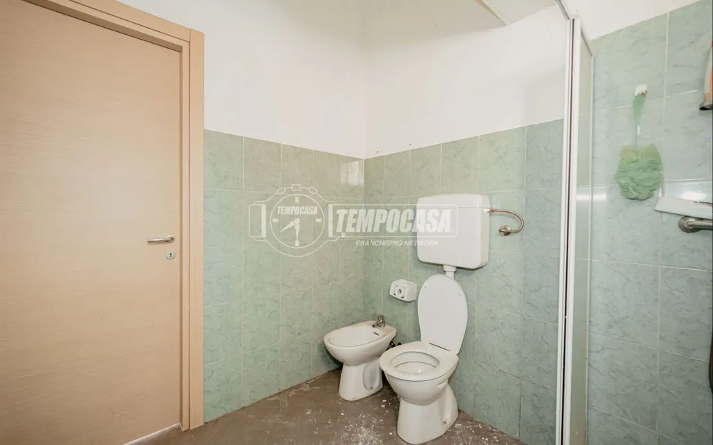 Salles de bain - Spacious Triplex with Balcony in Vigevano