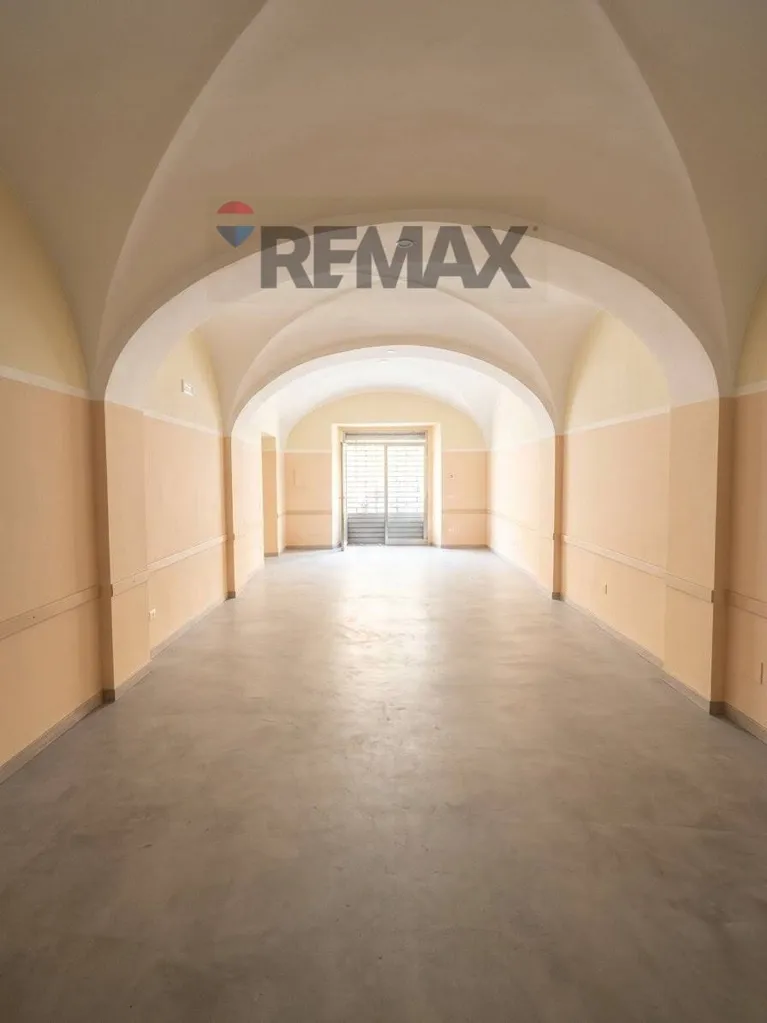 Esik - Commercial Space with Private Garden in Campobasso