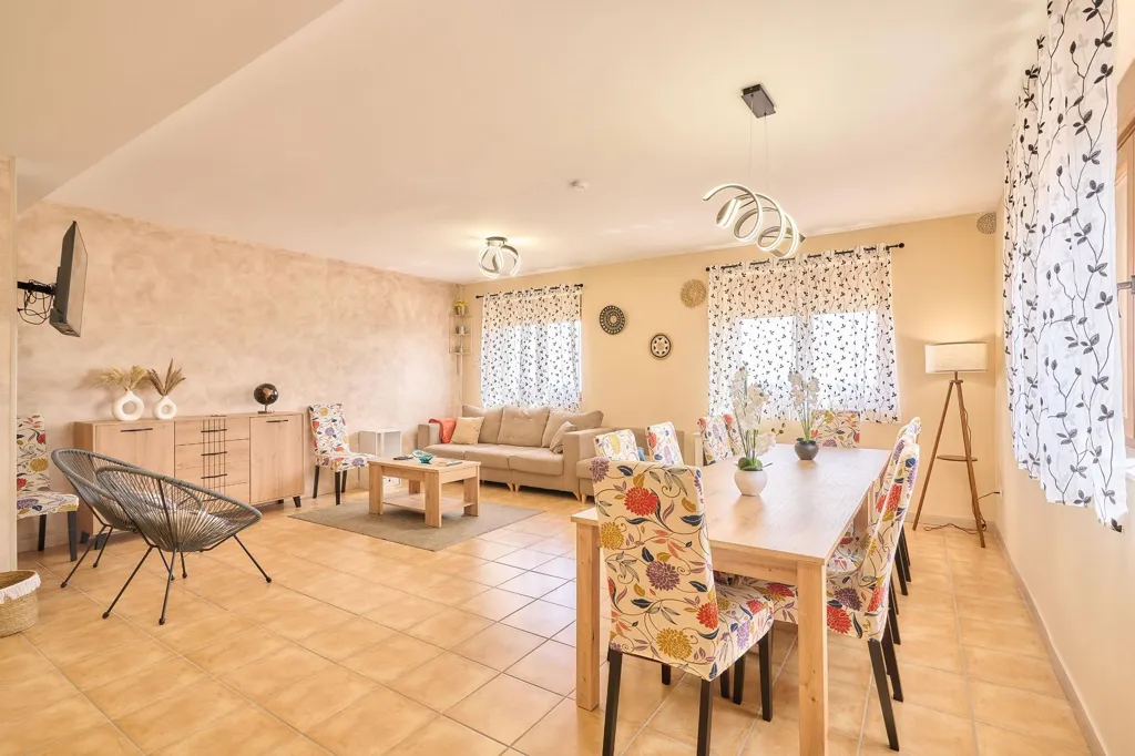 Salle à manger - Rustic Chalet with Pool in Santiz