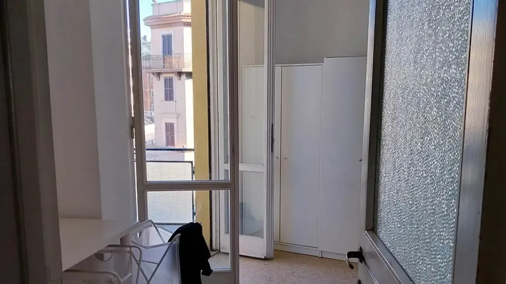 Rõdu - Bright Apartment with Balcony near Ancona Station