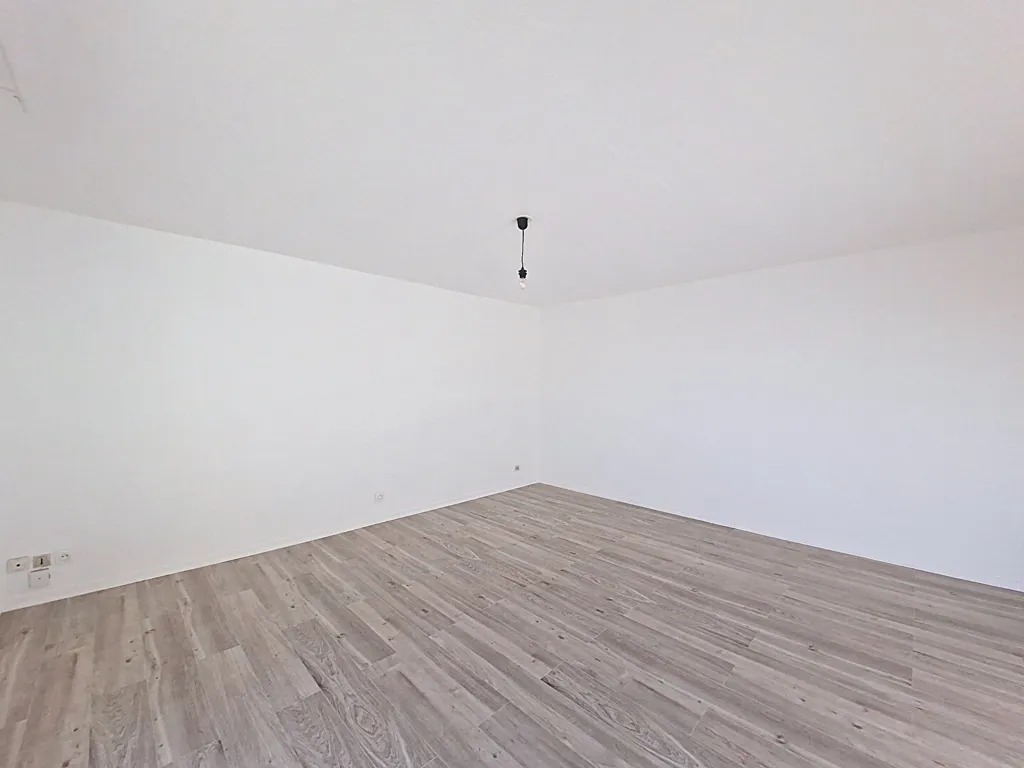 Stanze - 3-Bed Flat with Park View in Mérignac