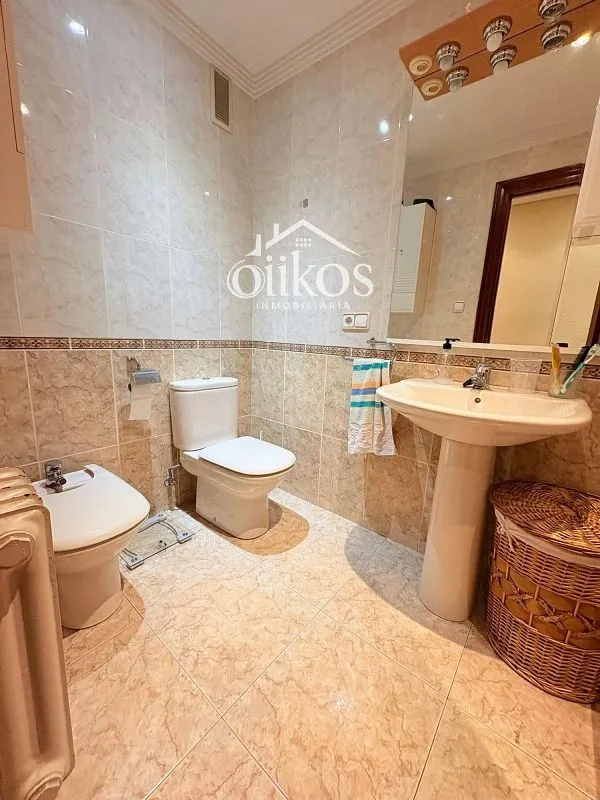 Vannitoad - Apartment with Garage in Salesas