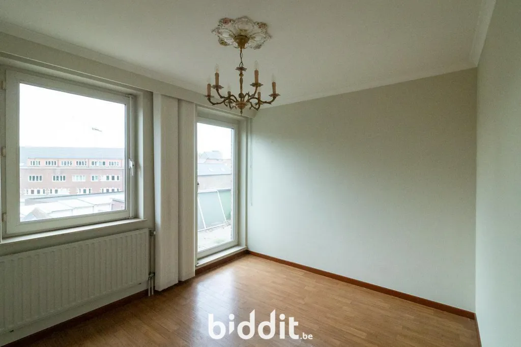 Pièces - Appartement de 2 Façades avec Visite Virtuelle au Centre