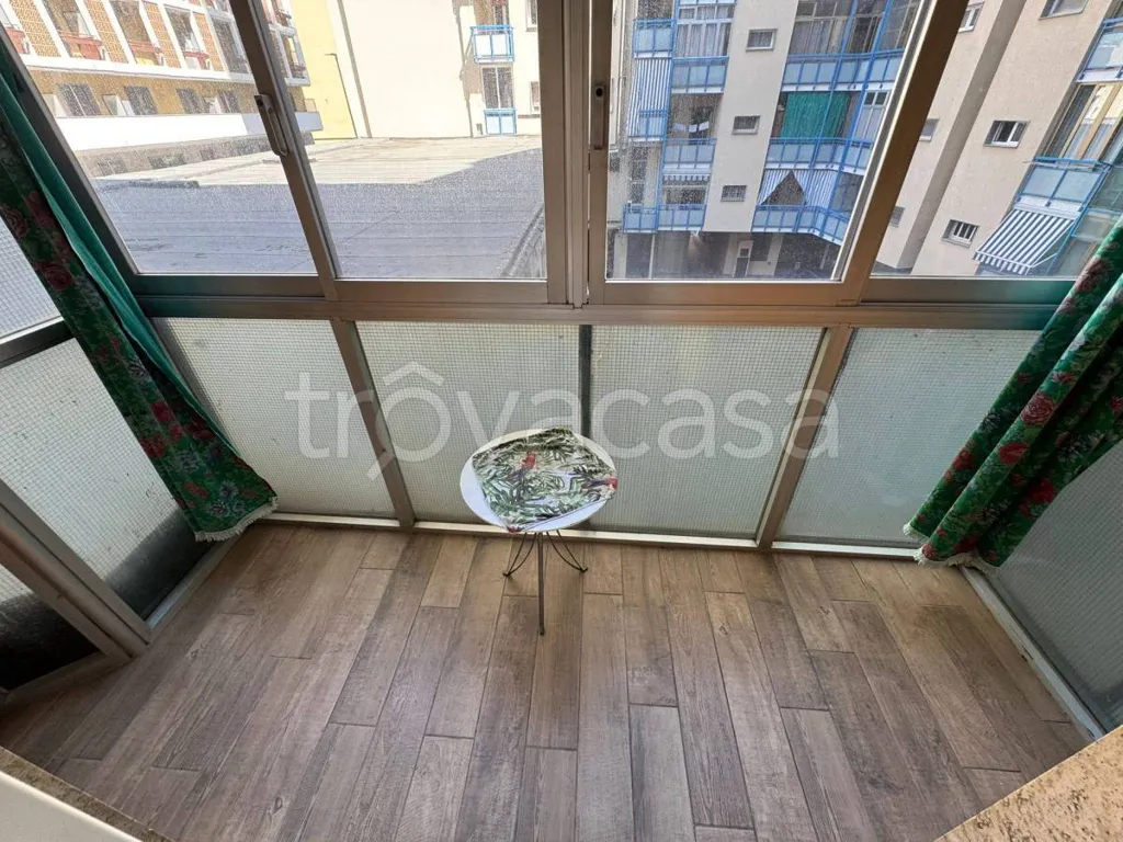 Rõdu - Rearranged Apartment with Balcony in Turin