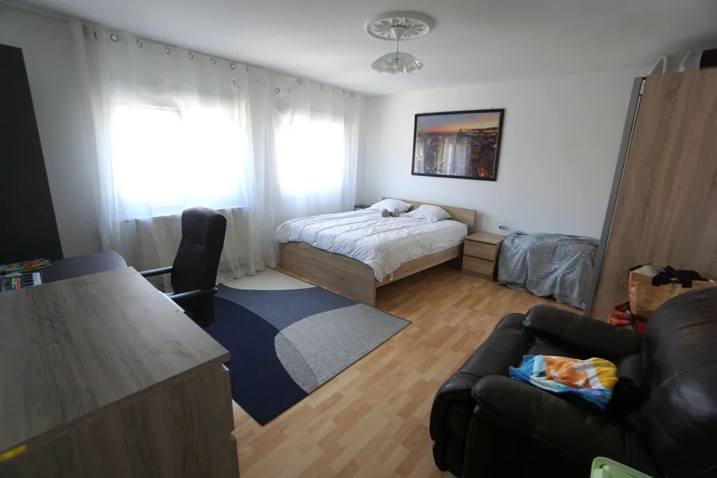 Chambres - Pavillon + Appartement Indépendant à Aulnay-sous-Bois