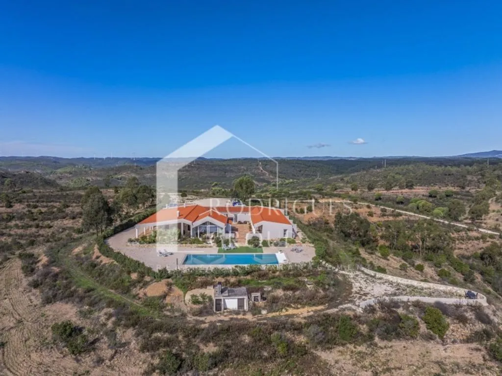 Õhuvaade - Contemporary Farm with Pool in Cotifo, Lagos