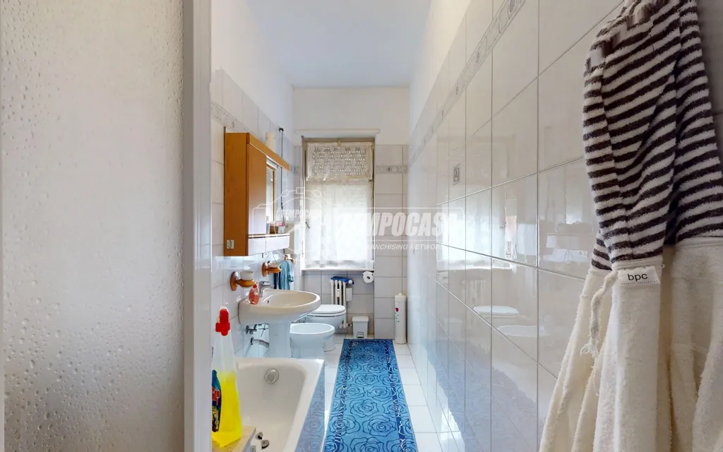Bathrooms - Bright Two-Bedroom Apartment with Balcony in Turin