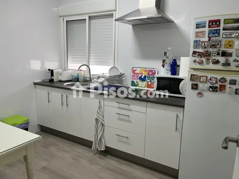 Cuisine - Bright Apartment with Balcony in Central Location